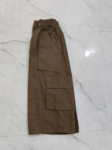 Women's Cargo Cropped Pants.  5 pockets