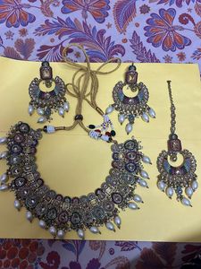 Exquisite Kundan &amp; Pearl Necklace Set