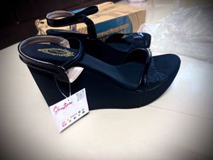 Chic Black Wedge Sandals