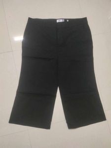 Imported Old Navy Black Capri Pants