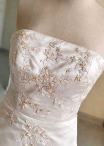 Elegant Strapless Bridal Gown