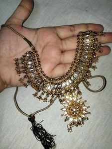 Grey/Opaque stone kundan necklace