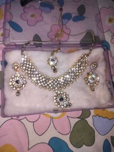 Exquisite Kundan Necklace Set with Earrings