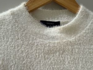 FOREVER 21 Fluffy White Cropped Sweater