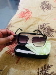 Stylish Aviator Sunglasses with Gradient Lenses