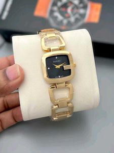Elegant Gucci Ladies Watch