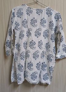 White &amp; Blue Cotton Printed Kurta