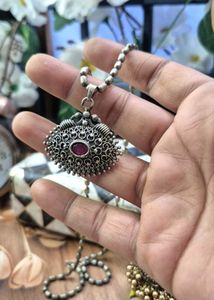 New Stock - Vintage Silver Tone Pendant Necklace