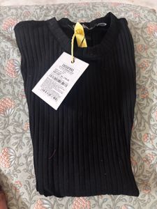 Chic Black Ribbed Long Sleeve Midi Dress