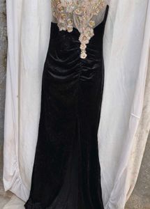 21202112.Elegant Gown with Embellished Neckline