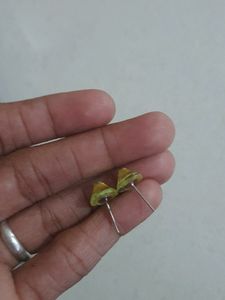 Like     New Earring Not Use Offer
