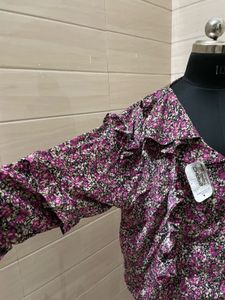 Oversized Floral Print Ruffle V-Neck Top