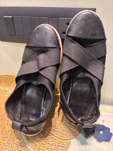 Stylish Black Elastic Strap Flats