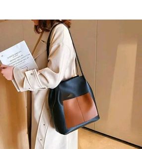STYLISH WOMEN HANDBAG (TOTALLY NEW)