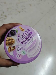 Fiama Body Scrub with Niacinamide