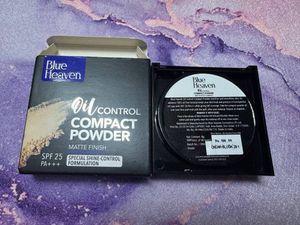 Blue Heaven Oil Control Compact Powder