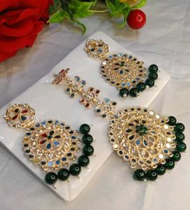 Exquisite Emerald &amp; Gold Kundan Jewelry Set