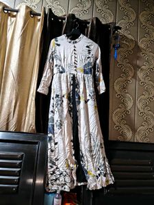Stylish Floral Print Kurta 2 layers front cut