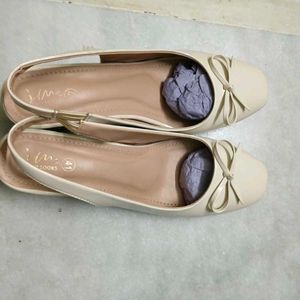 Elegant Beige Ballet Flats with Bow