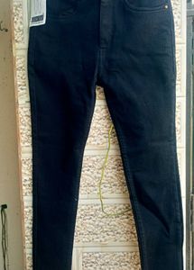 New with tag Black High-Rise Skinny Jeans