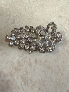 Assorted Decorative Brooches &amp; Pin Set