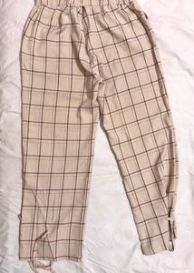 beige checkered straight-fit pants 🤎