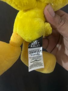 official Warner Bros. Looney Tunes yellow canary