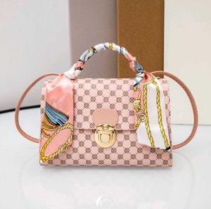 Chic Pink Geometric Pattern Handbag