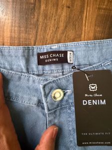 Women Light Wash Denim Cut-Off Shorts