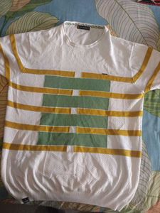 White Striped T-Shirt patterned with tight ends