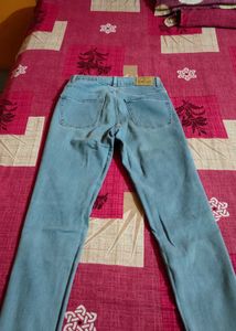 Light Wash High-Waisted Jeans