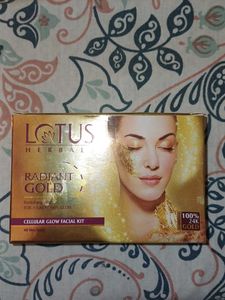 Lotus Herbals Radiant Gold facial kit