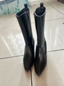Chic Black Heeled Boots