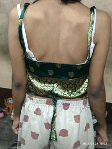 Crop top for women