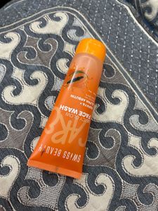 Swiss Beauty Juicy Glow Face Wash
