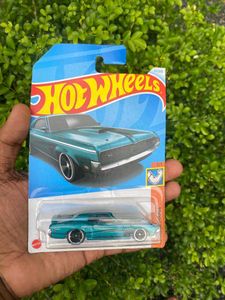 🏁Hot Wheels Teal Classic Car