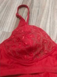 ❤Gently Used Red Floral Lace Bra - Size 34/85