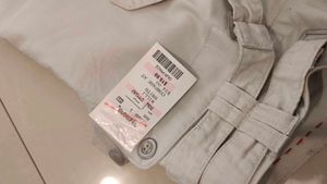 2 Beige Jeans