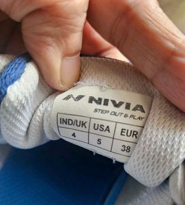 Nivia HY-Court 2.0 Badminton Shoes UK4