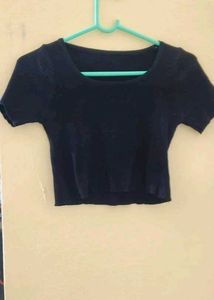 Basic Black Cropped T-Shirt