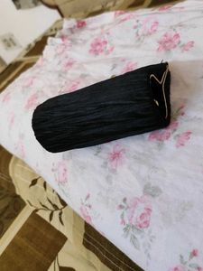 Vintage Black Kiss Clasp Clutch