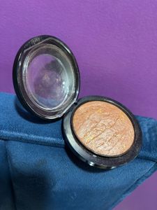 M·A·C Multi-Mineral Complex