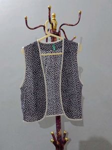 Chic Floral Sleeveless Blouse