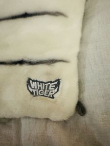 White Tiger Claw Plush Glove