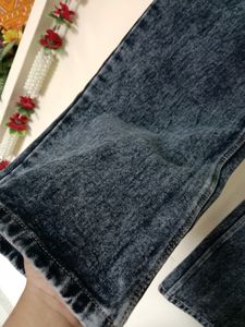 Straight Fit Jeans For Women's