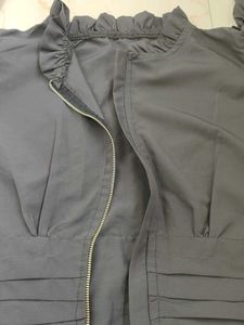 Elegant Gray Jacket With Zip And Sleeve Cutout