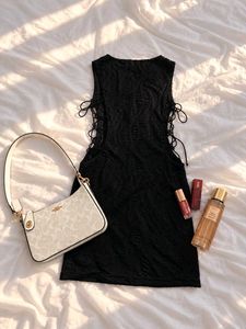 Chic Black Textured Sleeveless Top