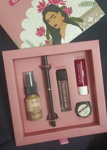 Nourish Mantra Urban Rani Makeup Kit