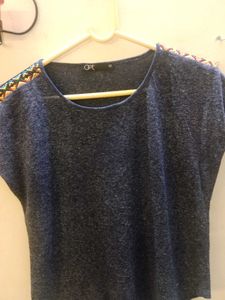 Grey Heathered Top with Embroidered Shoulders