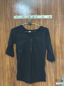 Black Three-Quarter Sleeve Top